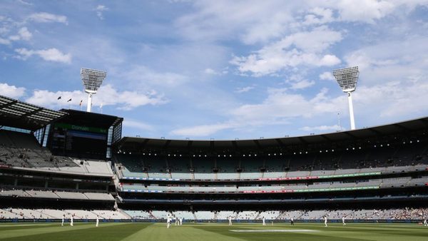 spectators-ejected-mcg-show-us-visa-chants.Click to read full article.