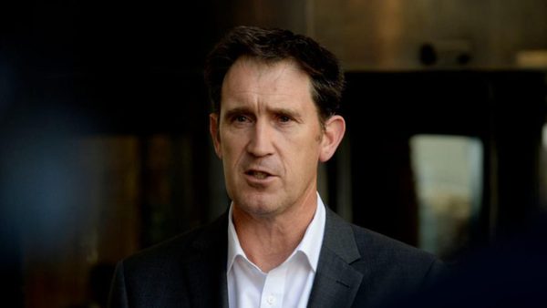 sutherland-pays-tribute-lehmann.Click to read full article.