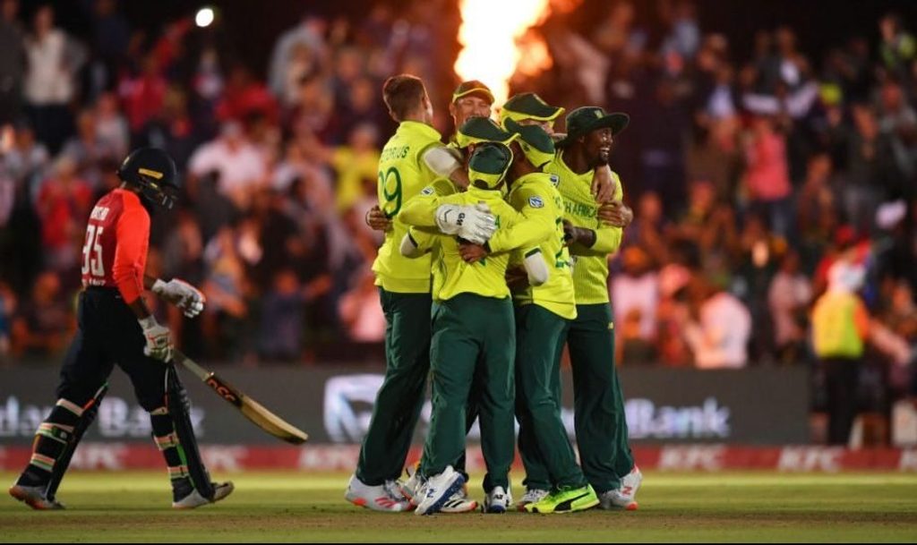Timeline: How England collapsed from 132-2 to 176-9 to lose by one run