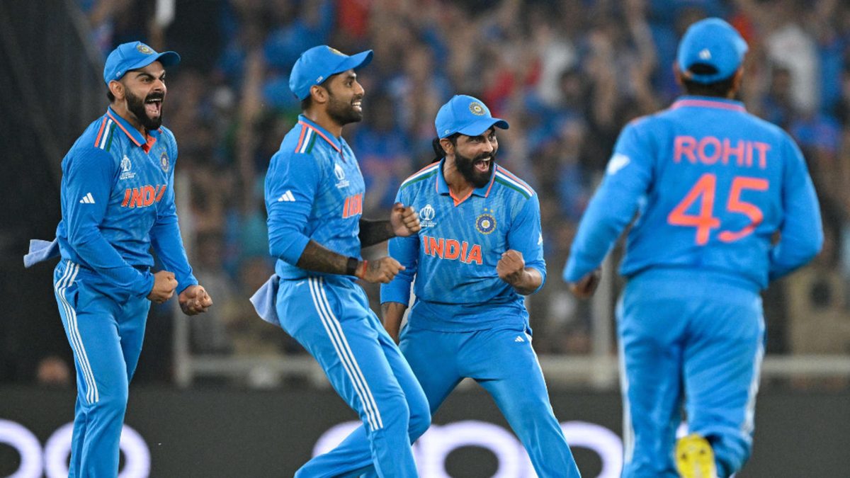 India's players celebrate after the dismissal of Australia's Steve Smith during the 2023 ICC Men's Cricket World Cup one-day international (ODI) final match between India and Australia at the Narendra Modi Stadium in Ahmedabad on November 19, 2023