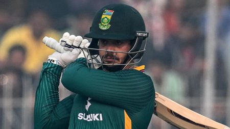 south-africa-wicketkeeper-hits-first-odi-ton-in-two-years-following-retirement-reversal.Click to read full article.