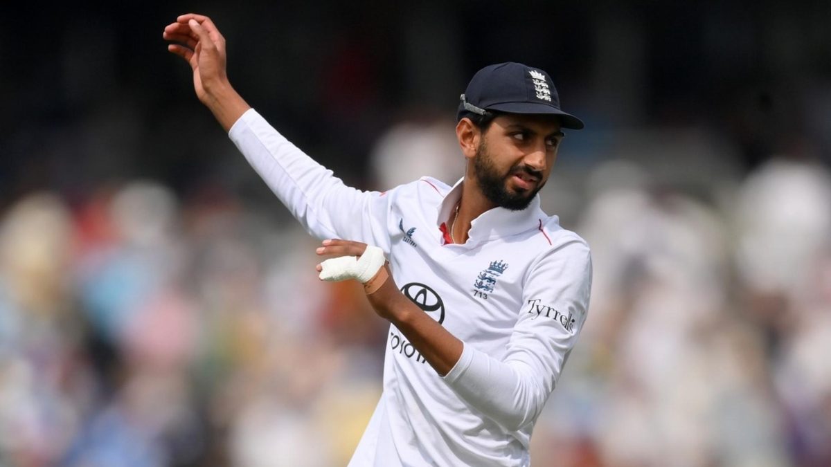 Shoaib Bashir bowled with significant strapping on his left hand on day five of the Lord's Test