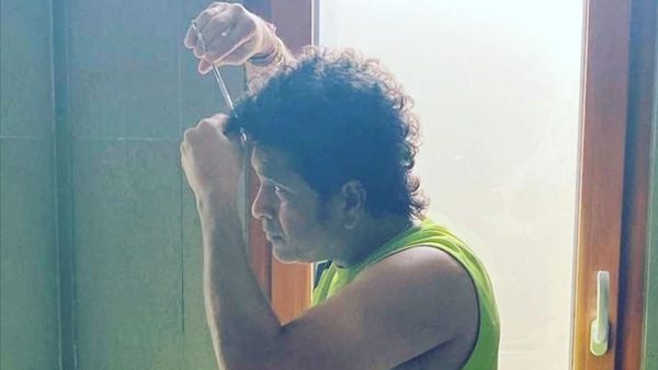 sachin-tendulkar-cuts-own-hair-shows-off-rhyming-skills.Click to read full article.