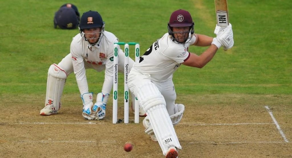 Van der Merwe, Leach 10th wicket partnership gives Somerset hope