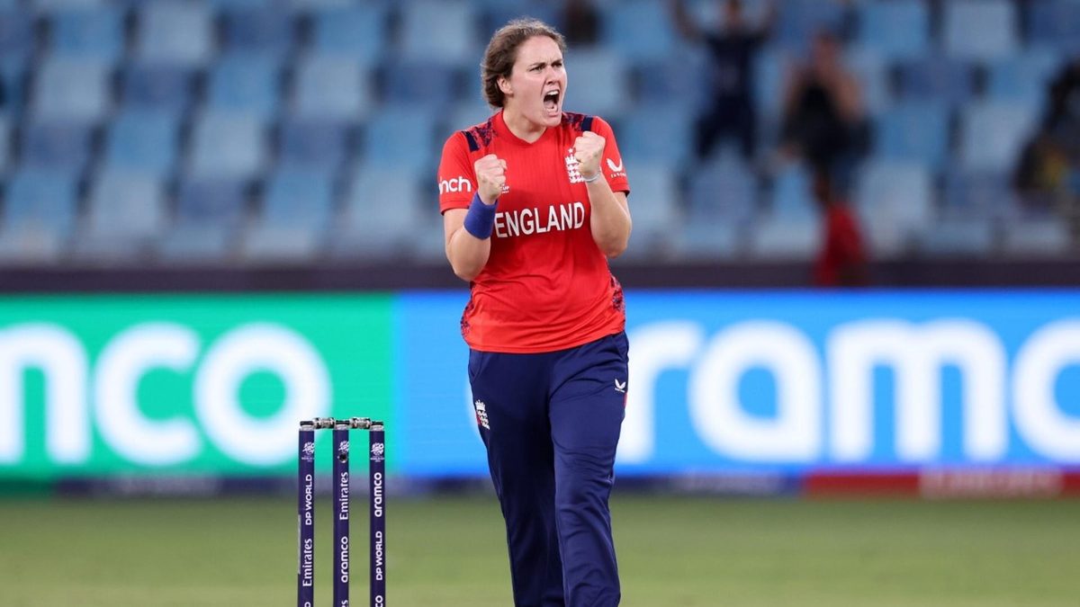 Nat Sciver-Brunt celebrates a wicket