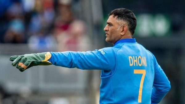nehra-busts-dhoni-perceived-introvert-tendencies.Click to read full article.