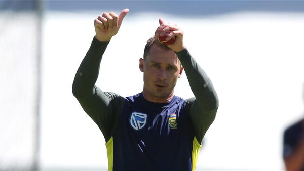 dale-steyn-goes-plenty-return-action.Click to read full article.