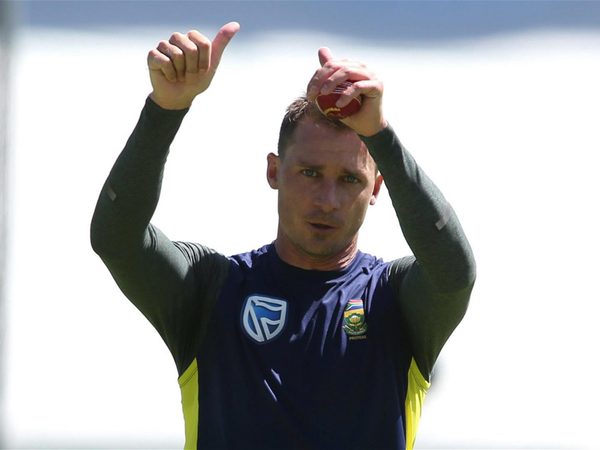 dale-steyn-goes-plenty-return-action.Click to read full article.