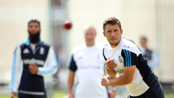 the-coachs-coach-peter-moores-how-to-help-a-struggling-spinner.Click to read full article.