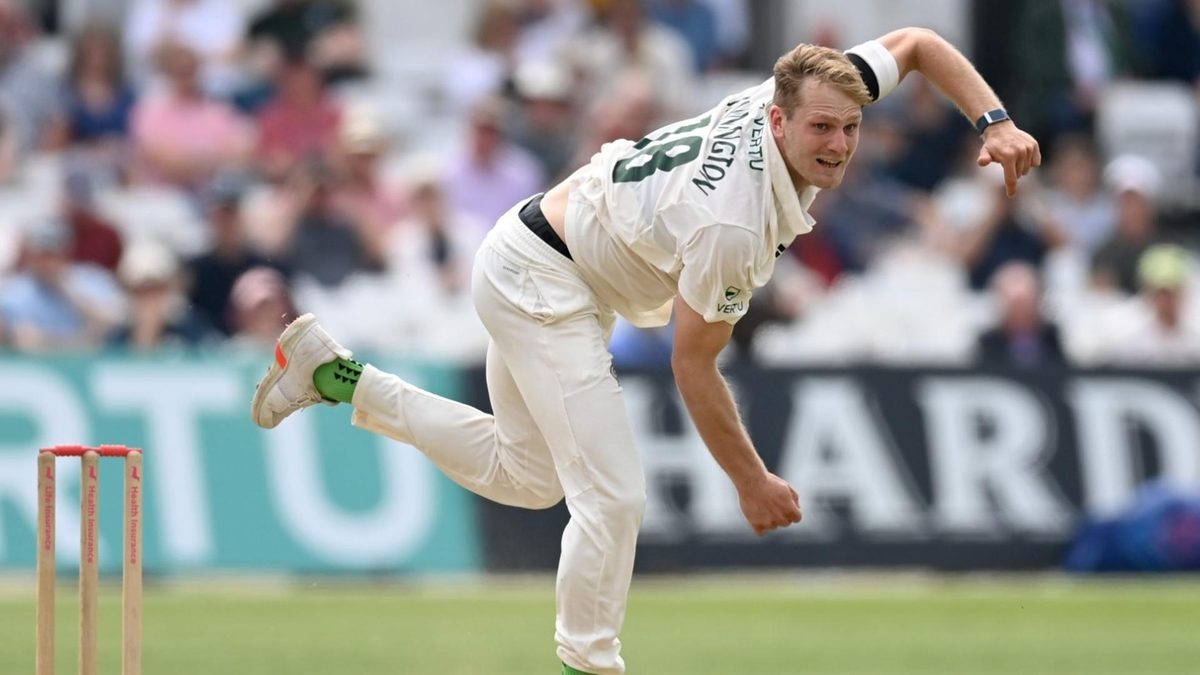Dillon Pennington bowling for Nottinghamshire
