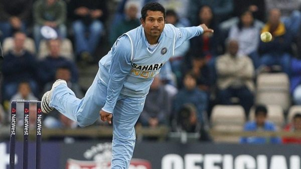 the-crazy-sachin-tendulkar-odi-death-bowling-stat.Click to read full article.