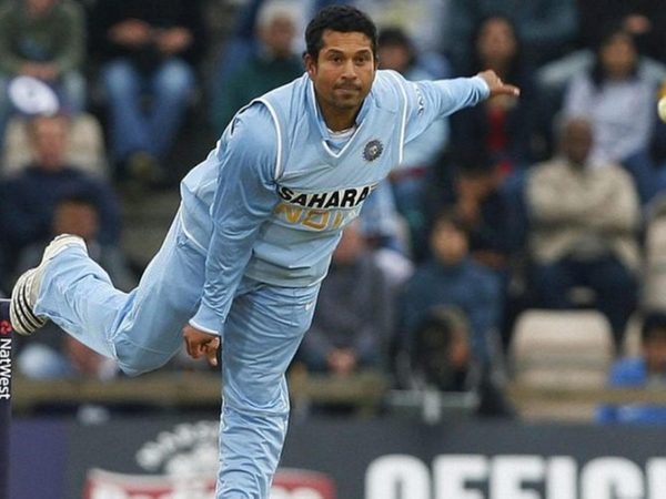 the-crazy-sachin-tendulkar-odi-death-bowling-stat.Click to read full article.