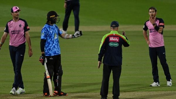 no-ball-call-really-weird-umpiring-decision-bizarre-downs-middlesex-against-sussex-in-t20-blast.Click to read full article.