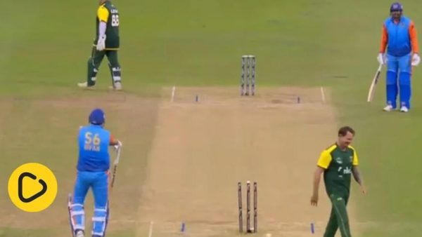 watch-irfan-pathan-fumes-at-brother-yusuf-over-run-out-confusion-in-wcl.Click to read full article.