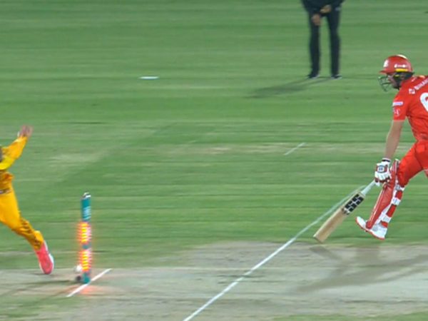 watch-comedy-of-errors-then-a-bare-handed-dhoni-flick-runs-out-usa-batter-in-psl.Click to read full article.