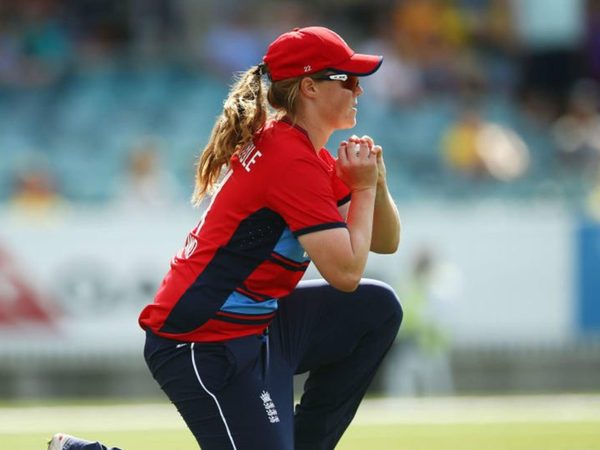 anya-shrubsole-mandhana-ksl-title.Click to read full article.
