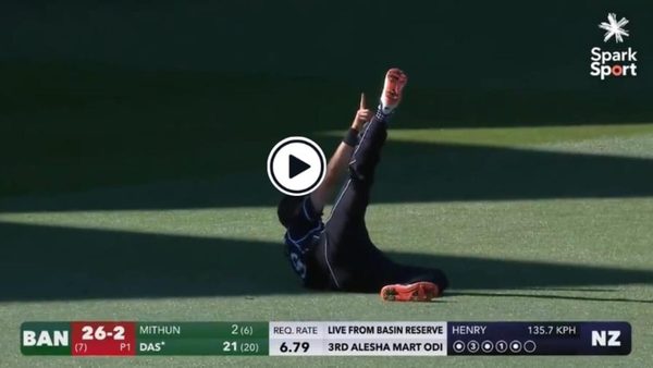 watch-trent-boult-holds-the-pose-after-spectacular-one-handed-diving-catch.Click to read full article.