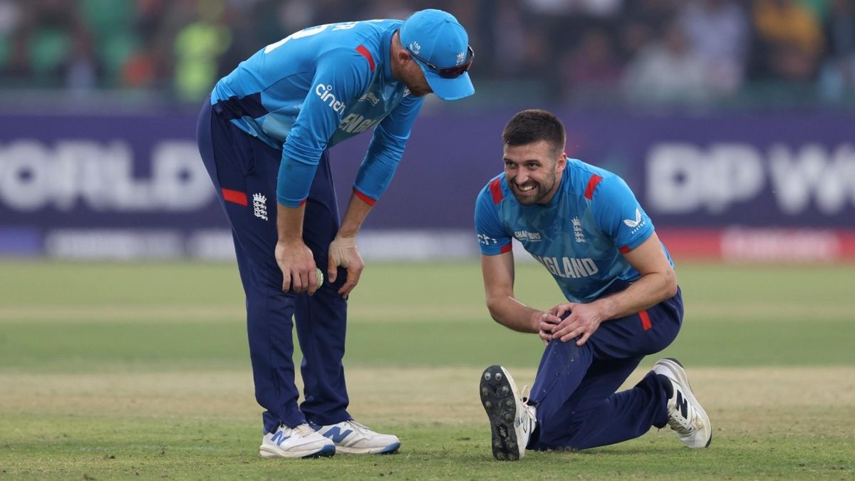 England pace bowler Mark Wood struggles with knee injury during the Champions Trophy