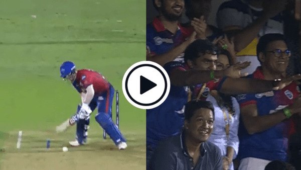 watch-david-warner-produces-incredible-right-handed-switch-dab-in-sensational-blitz-against-srh.Click to read full article.