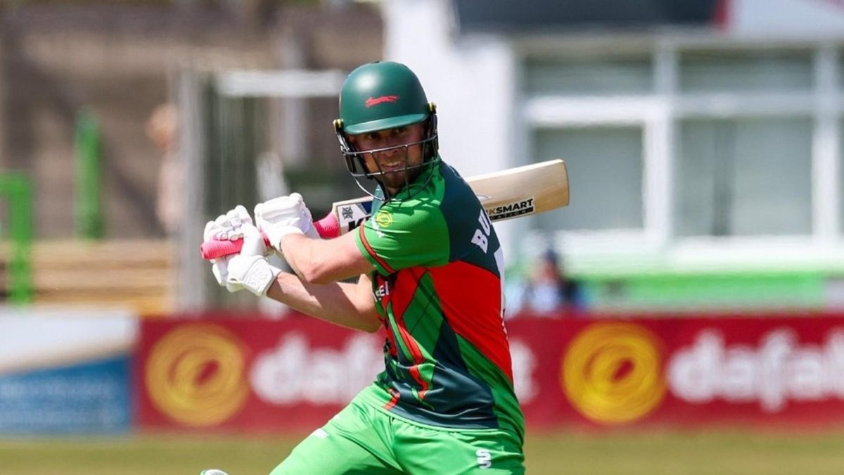 Sol Budinger plays a shot for Leicestershire against Staffordshire