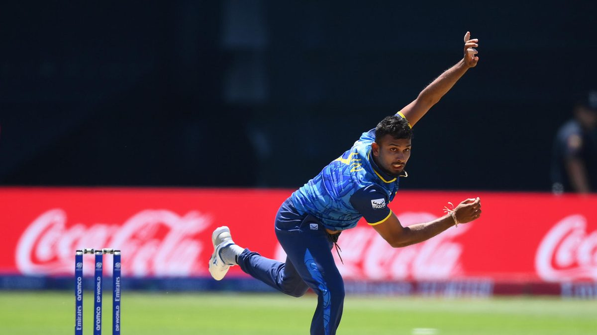 Dasun Shanaka of Sri Lanka in bowling action during the ICC Men's T20 Cricket World Cup West Indies & USA 2024 match between Sri Lanka and South Africa at Nassau County International Cricket Stadium on June 03, 2024 in New York, New York