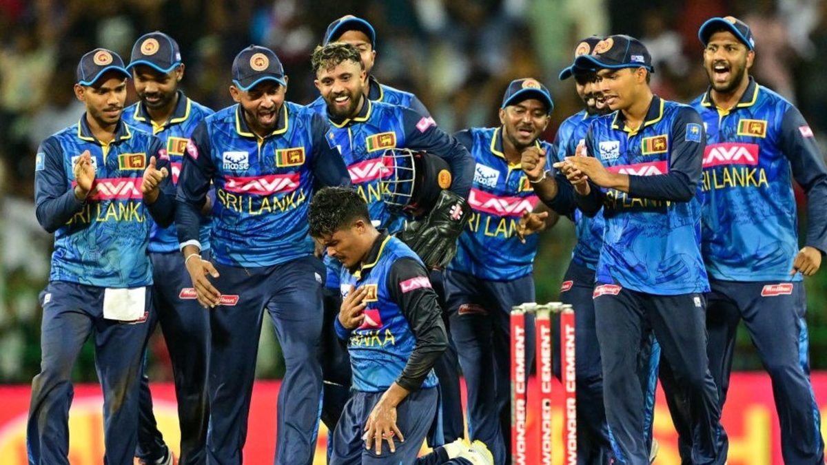 Jeffrey Vandersay spun Sri Lanka to victory over India with figures of 6-33 in the second ODI between the sides on Sunday (August 4).