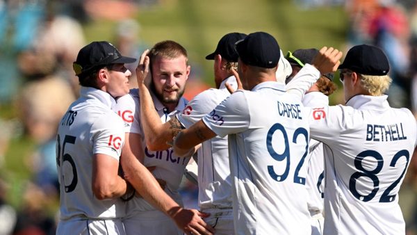 matt-potts-impresses-and-gus-atkinsons-anderson-style-spell-x-takeaways-from-englands-disciplined-first-day-in-hamilton.Click to read full article.