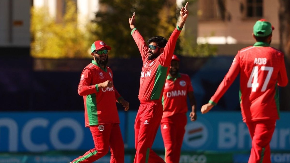 Oman uses all-spin in an ODI