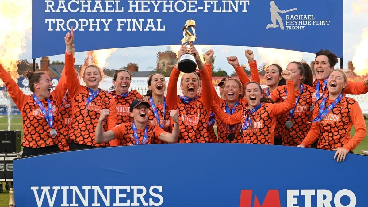 Southern Vipers celebrate winning the 2023 Rachael Heyhoe Flint Trophy