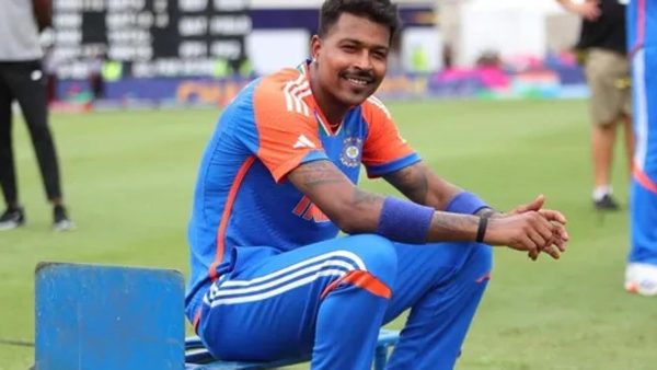 mumbai-crowd-chants-hardik.Click to read full article.