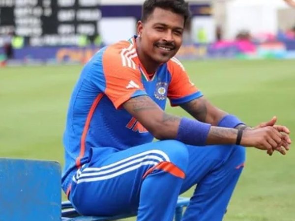 mumbai-crowd-chants-hardik.Click to read full article.