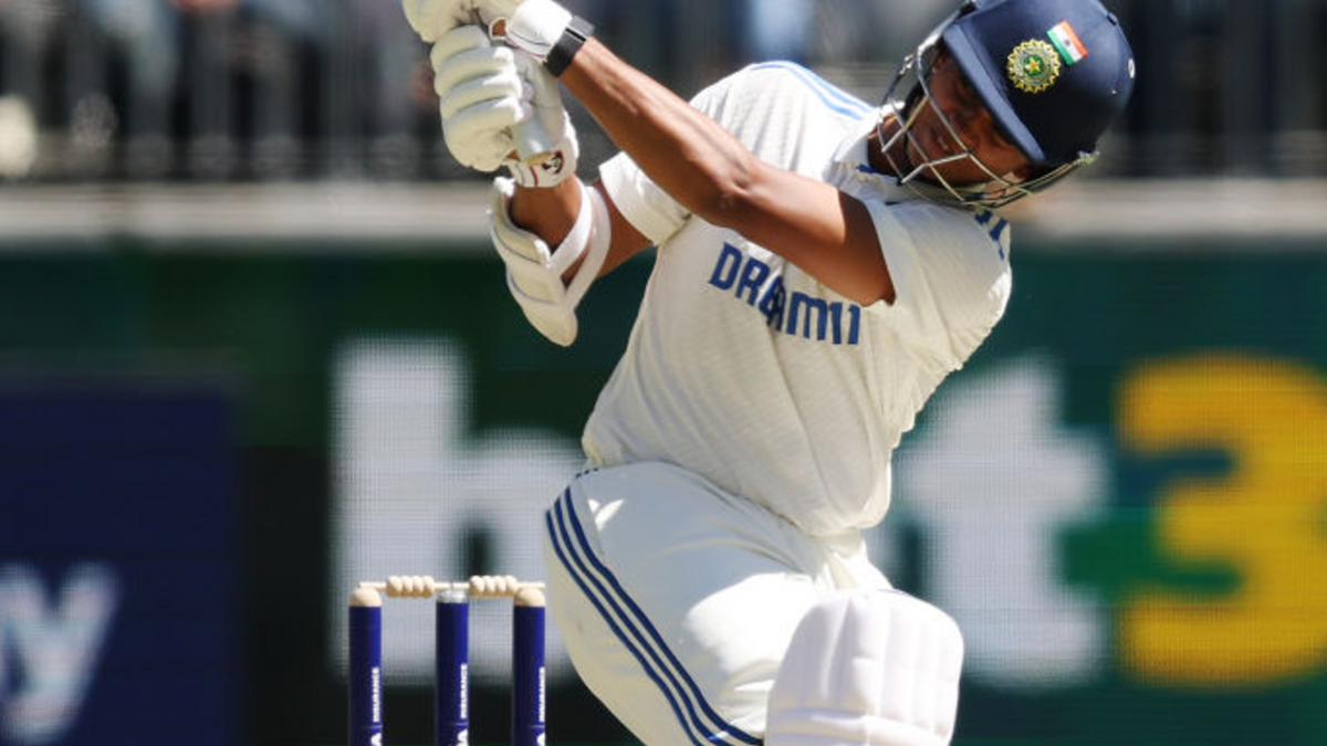 Yashasvi Jaiswal batting in Perth