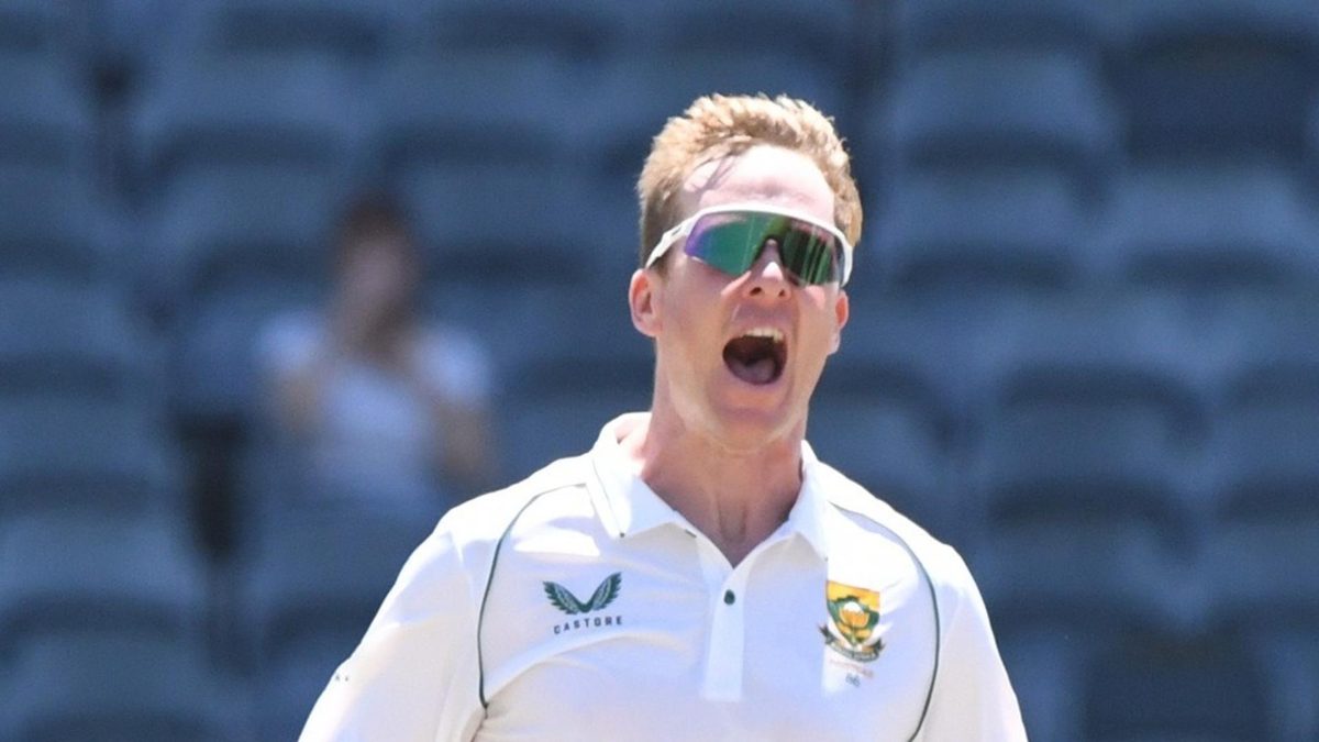 Simon Harmer returns for SA v PAK Tests