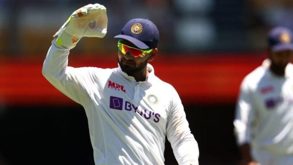 straight-out-of-the-service-station-warne-takes-a-dig-at-pants-shades.Click to read full article.