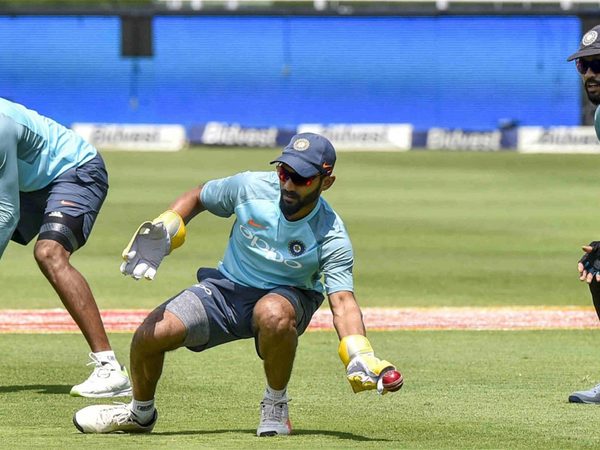 candid-civil-meet-test-ready-dinesh-karthik.Click to read full article.