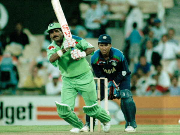 when-india-pakistan-played-holi-together-but-shy-imran-didnt-get-out-of-his-room.Click to read full article.