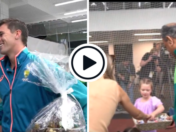 watch-pakistan-squad-bring-christmas-gifts-for-australian-players.Click to read full article.