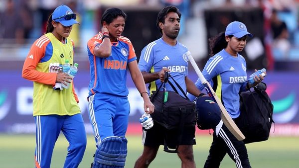 harmanpreet-kaur-retires-hurt-with-neck-injury-sustained-avoiding-stumping-womens-t20-world-cup-2024.Click to read full article.