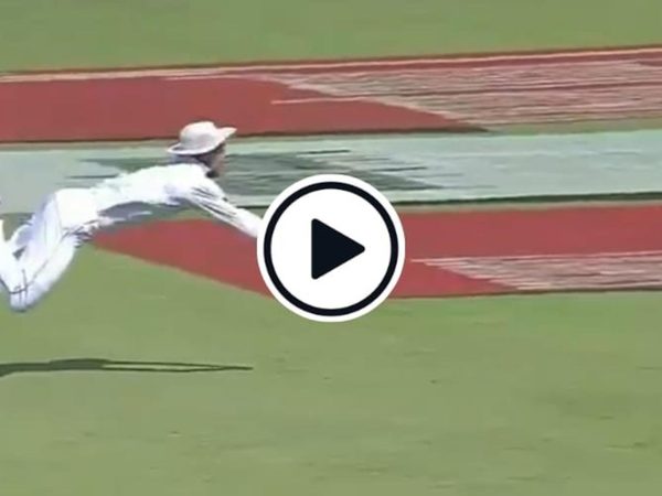 watch-mohammad-amirs-first-catch-in-test-cricket-was-absolutely-incredible.Click to read full article.