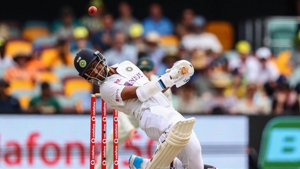 can-someone-bowl-at-the-stumps-australias-tail-ender-short-ball-ploy-raises-eyebrows.Click to read full article.