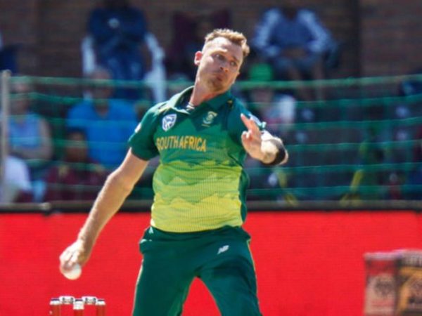 bangalore-sign-dale-steyn-nathan-coulter-nile.Click to read full article.