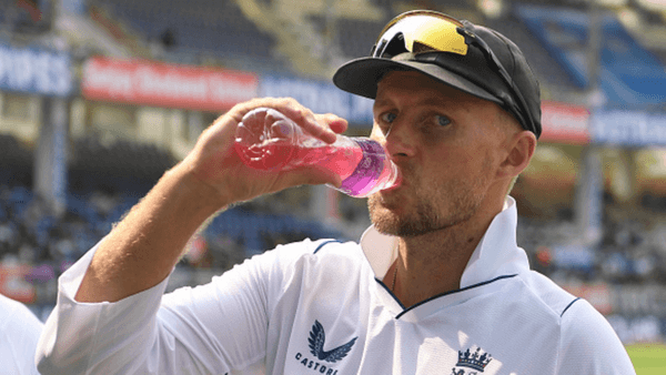 joe-root-sent-for-scans-after-copping-blow-on-finger-at-slip.Click to read full article.