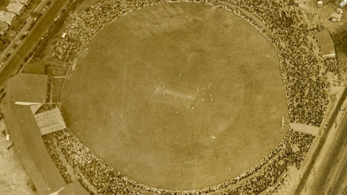 Ashes 1946/47, Brisbane