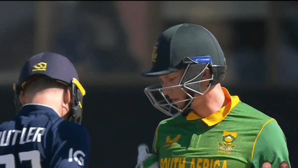 jos-buttler-rassie-van-der-dussen-exchange-words-bat-pad-catch-attempt-sa-eng-2nd-odi.Click to read full article.