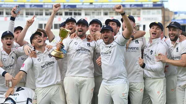 warwickshires-journey-from-championship-winners-to-relegation-contenders-explained.Click to read full article.