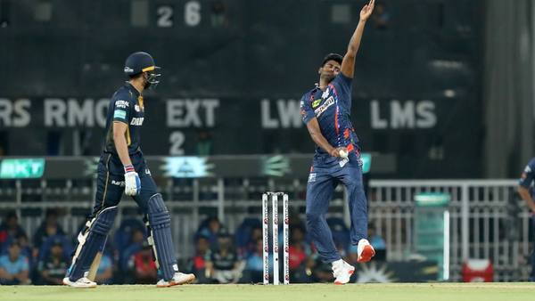 mayank-yadav-leaves-field-with-suspected-side-strain.Click to read full article.