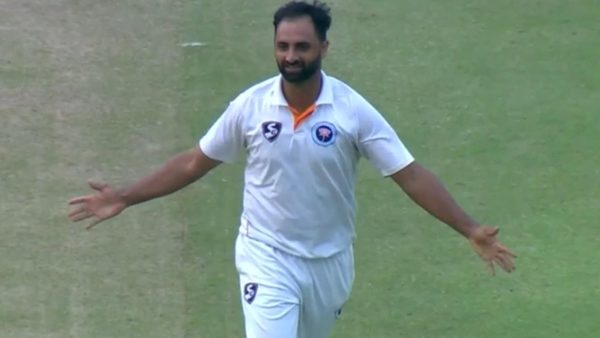 5-5-in-6-overs-uncapped-indian-auqib-nabi-follows-maiden-fifty-with-rapid-five-for-in-dream-ranji-trophy-outing.Click to read full article.