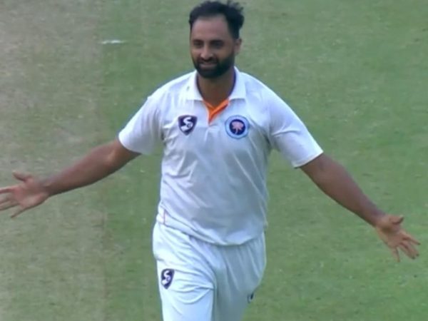 5-5-in-6-overs-uncapped-indian-auqib-nabi-follows-maiden-fifty-with-rapid-five-for-in-dream-ranji-trophy-outing.Click to read full article.