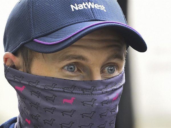 three-overs-in-25-minutes-farcical-sightscreen-delays-hold-up-englands-return-to-test-cricket.Click to read full article.