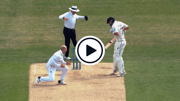 watch-henry-nicholls-smashes-jack-leach-into-daryl-mitchells-bat-at-non-strikers-end-in-freak-ricochet-dismissal.Click to read full article.